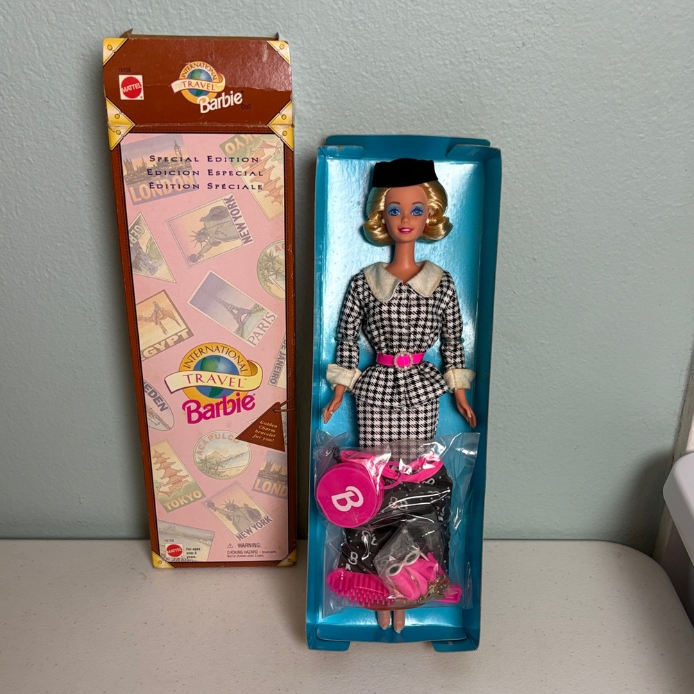 1995 Mattel International Travel Barbie Doll #16158 Special Edition